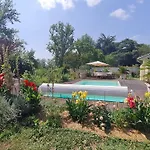 L'oasis Girondine 4 Etoiles 度假居 Izon